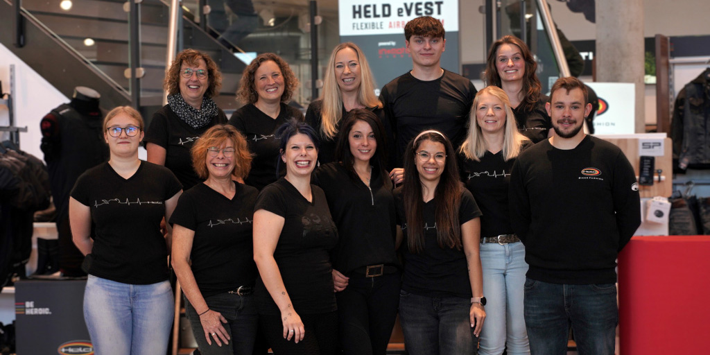 Team Foto der Kolleginnen und Kollegen im Flagship-Store Sonthofen